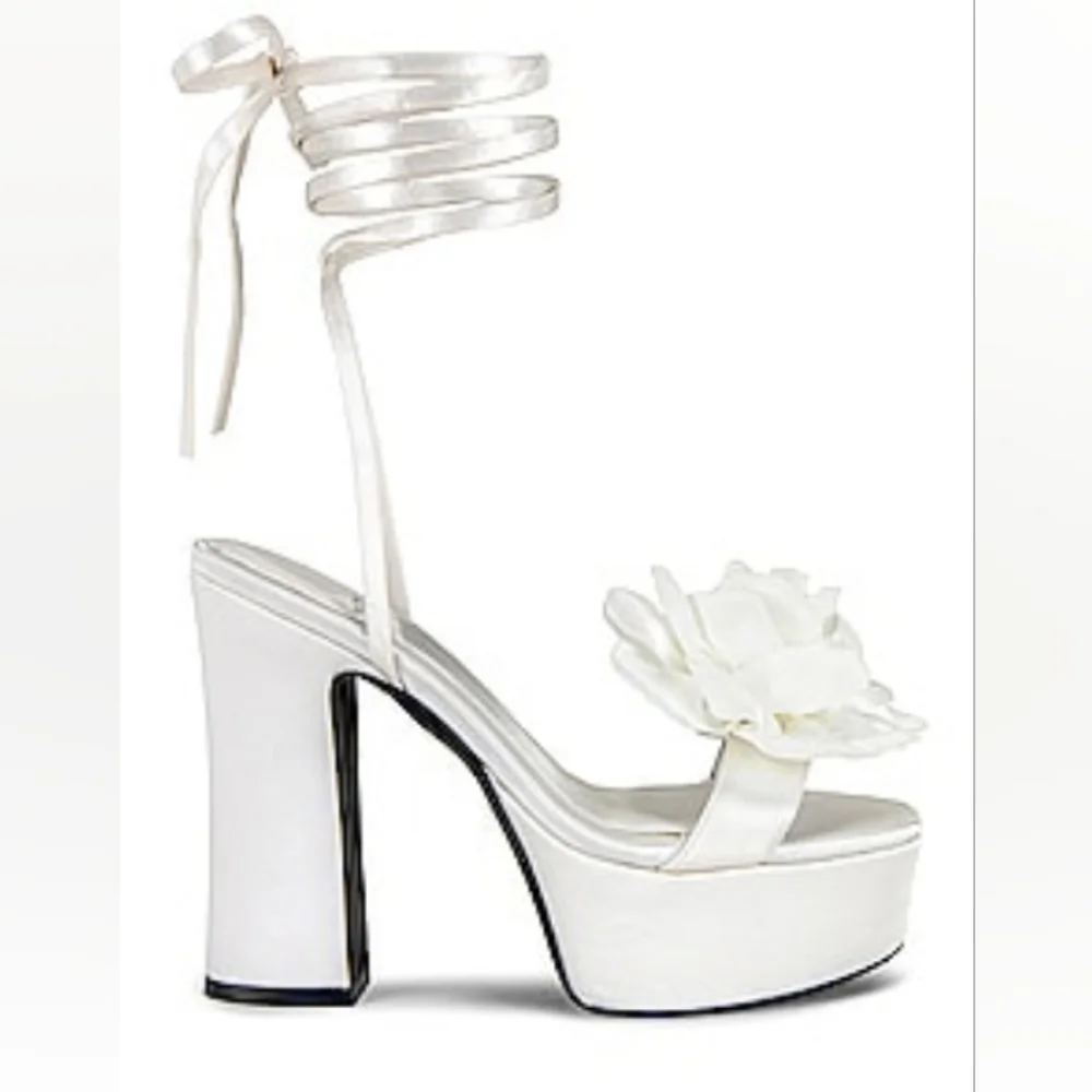 Jeffrey Campbell Blossoming White Satin Floral Platform Bridal Heels 9 NWT